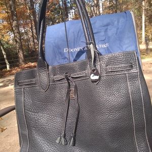 Dooney & Bourke Tote Black